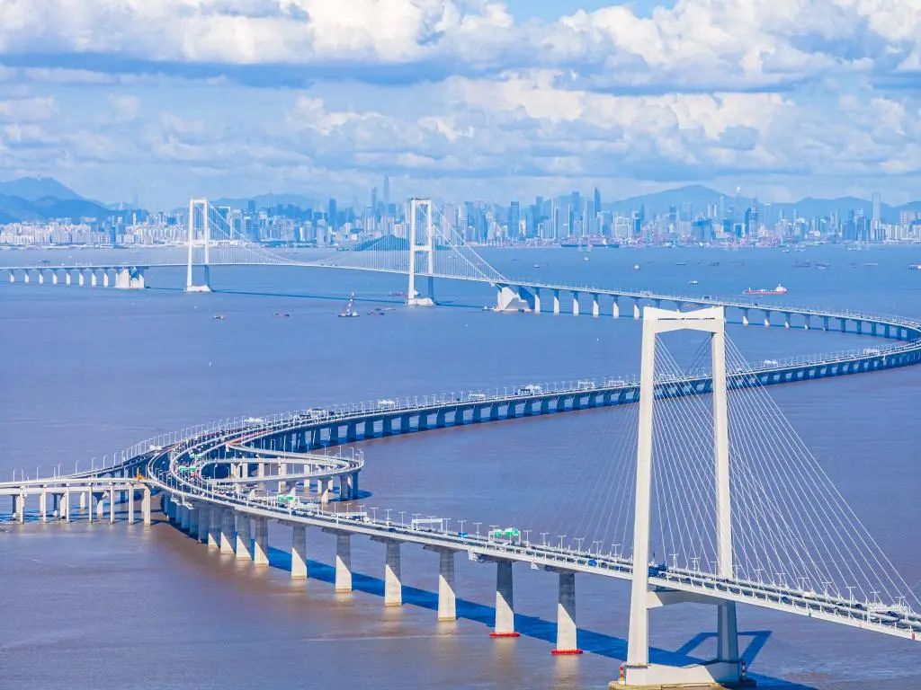 2024年7月3日，车辆行驶在深中通道上。新华社记者 毛思倩 摄